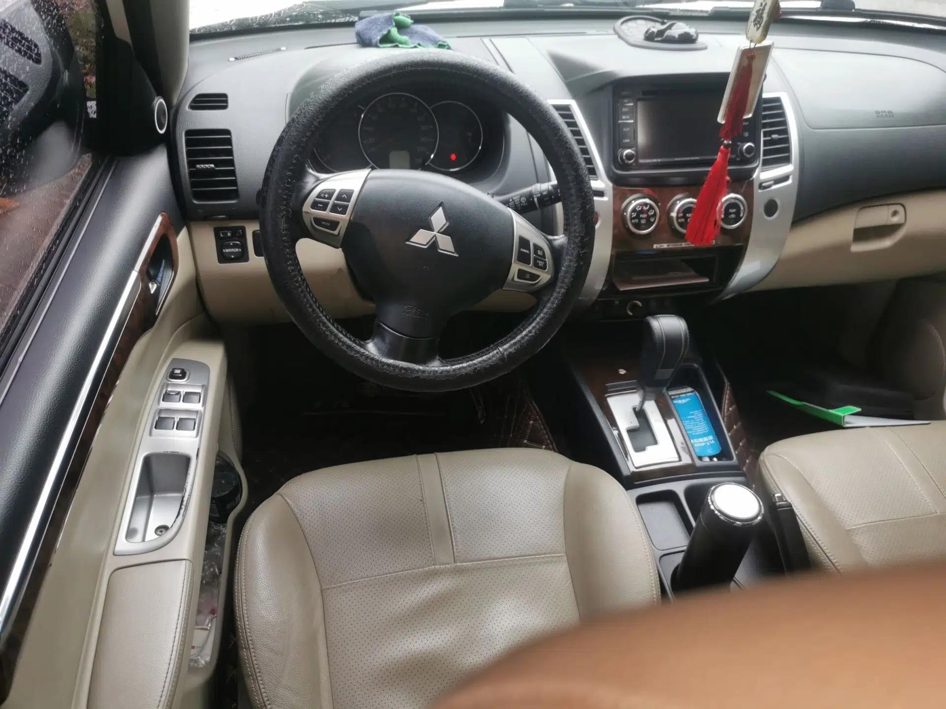 Mitsubishi Pajero Sport 2013 3.0L Automatic Two-Wheel Drive Luxury Edition — миниатюра 11
