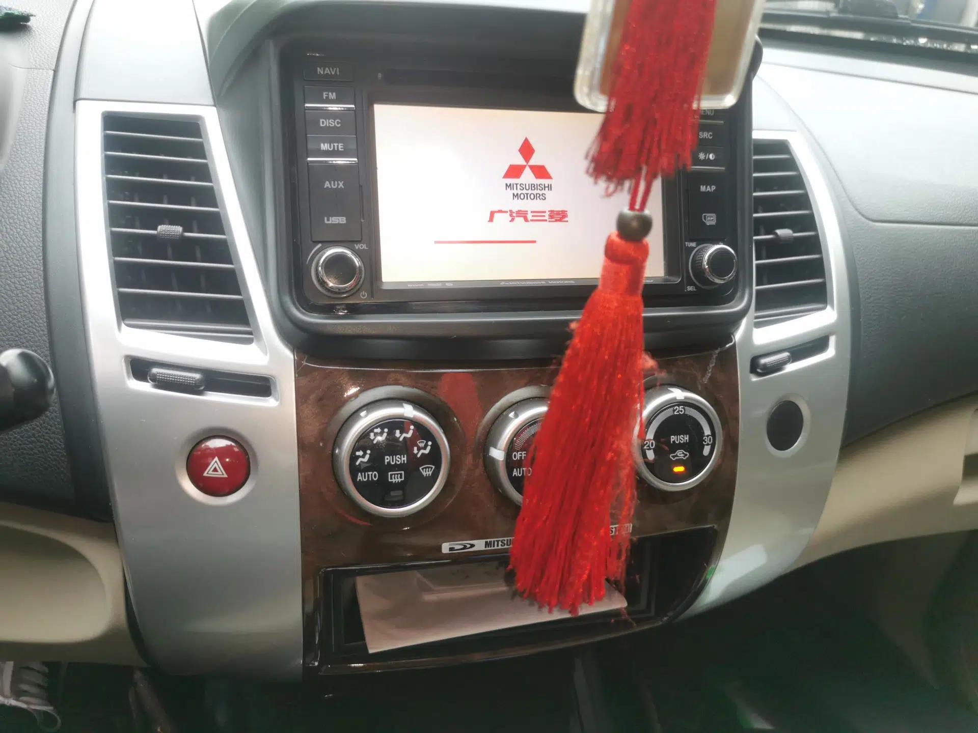 Mitsubishi Pajero Sport 2013 3.0L Automatic Two-Wheel Drive Luxury Edition — миниатюра 14
