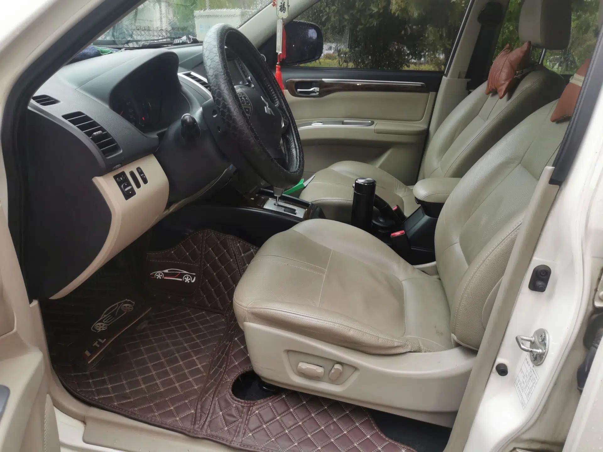 Mitsubishi Pajero Sport 2013 3.0L Automatic Two-Wheel Drive Luxury Edition — миниатюра 17
