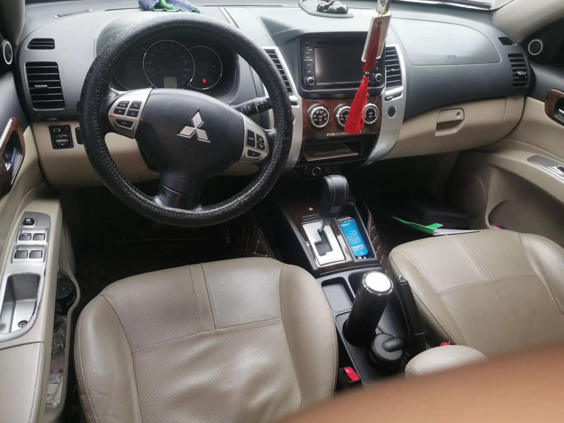 Mitsubishi Pajero Sport 2013 3.0L Automatic Two-Wheel Drive Luxury Edition — миниатюра 10