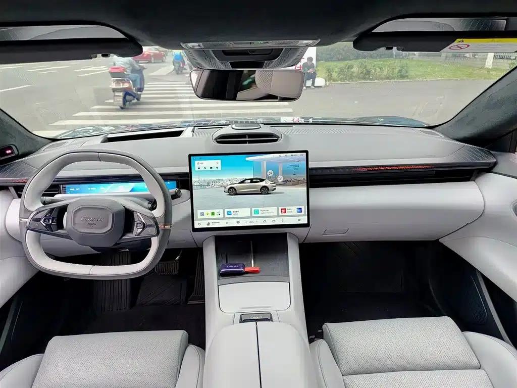Lynk & Co Z10 2024 Model 95kWh 702km AWD Intelligent Driving Ultra — миниатюра 10