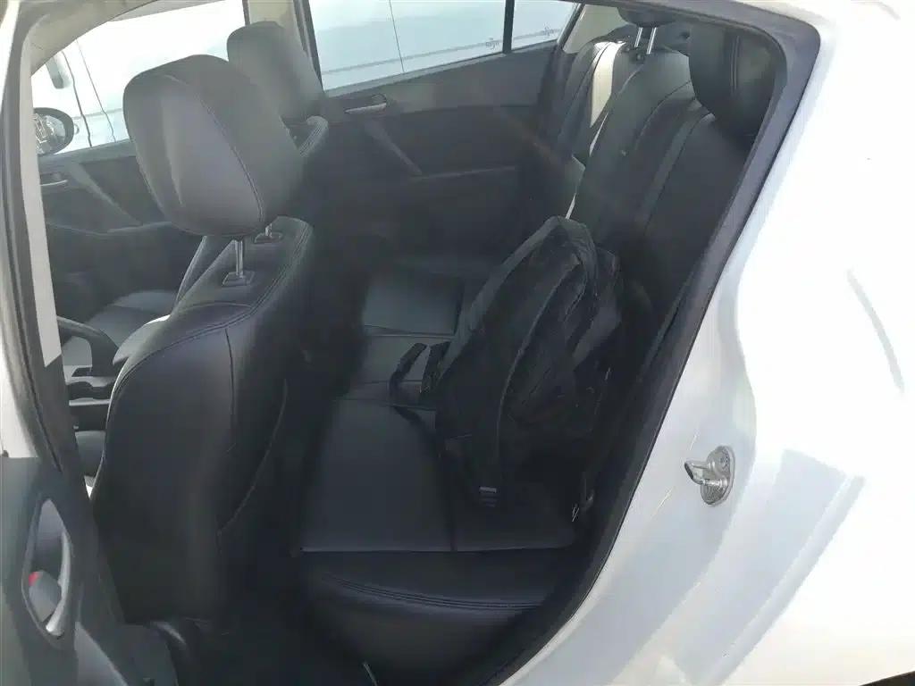 Mazda3 Axela 2015 Sedan 1.6L Automatic Elite — миниатюра 13