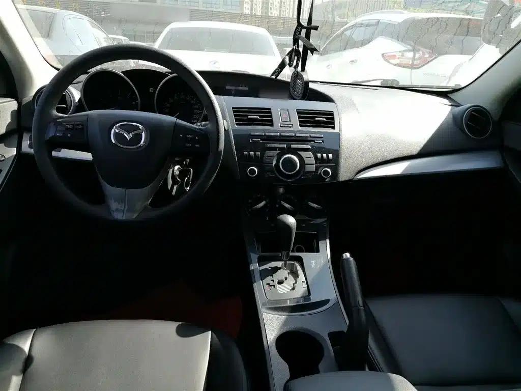 Mazda3 Axela 2015 Sedan 1.6L Automatic Elite — миниатюра 6