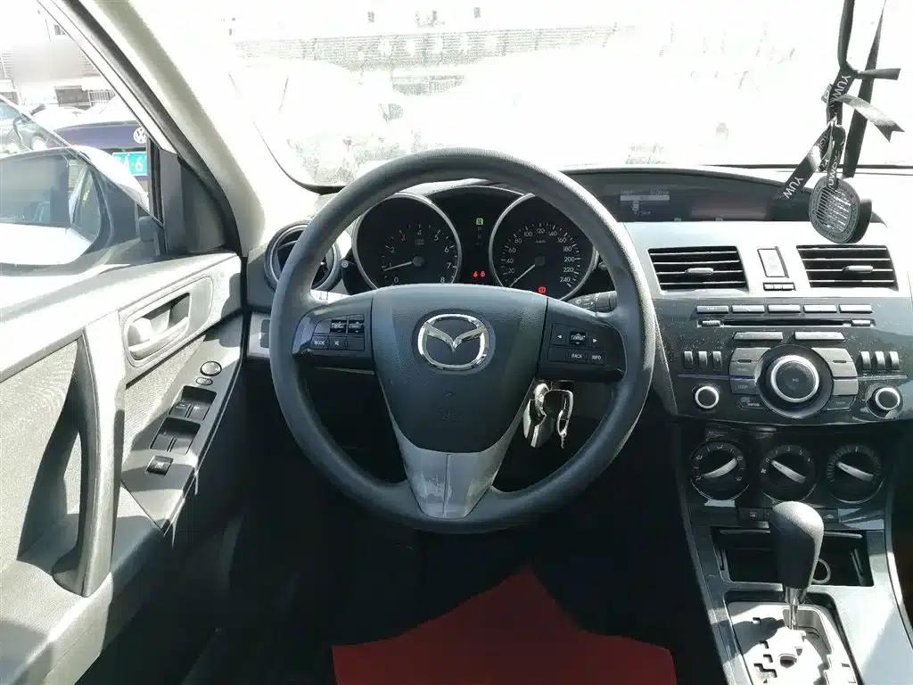 Mazda3 Axela 2015 Sedan 1.6L Automatic Elite — миниатюра 7