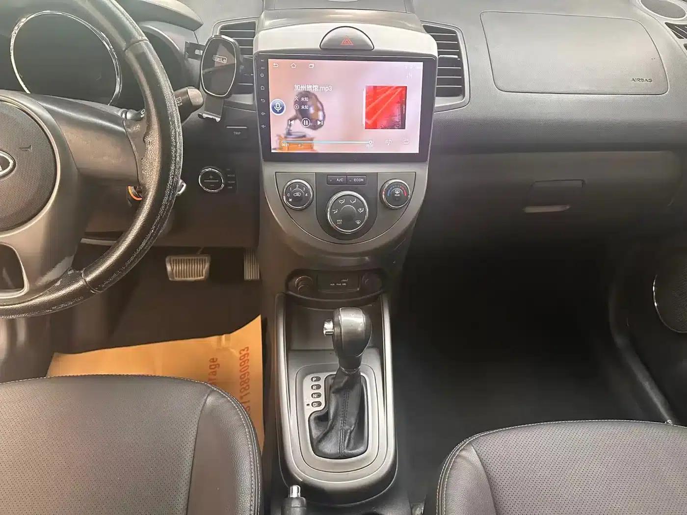 2010 Volkswagen Soul 1.6L AT GLS — миниатюра 11