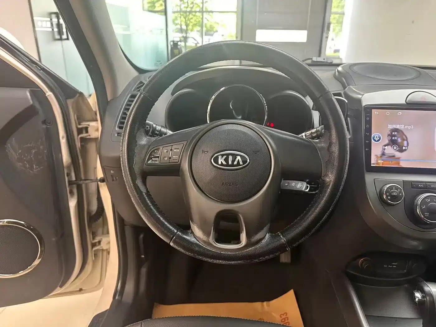 2010 Volkswagen Soul 1.6L AT GLS — миниатюра 12