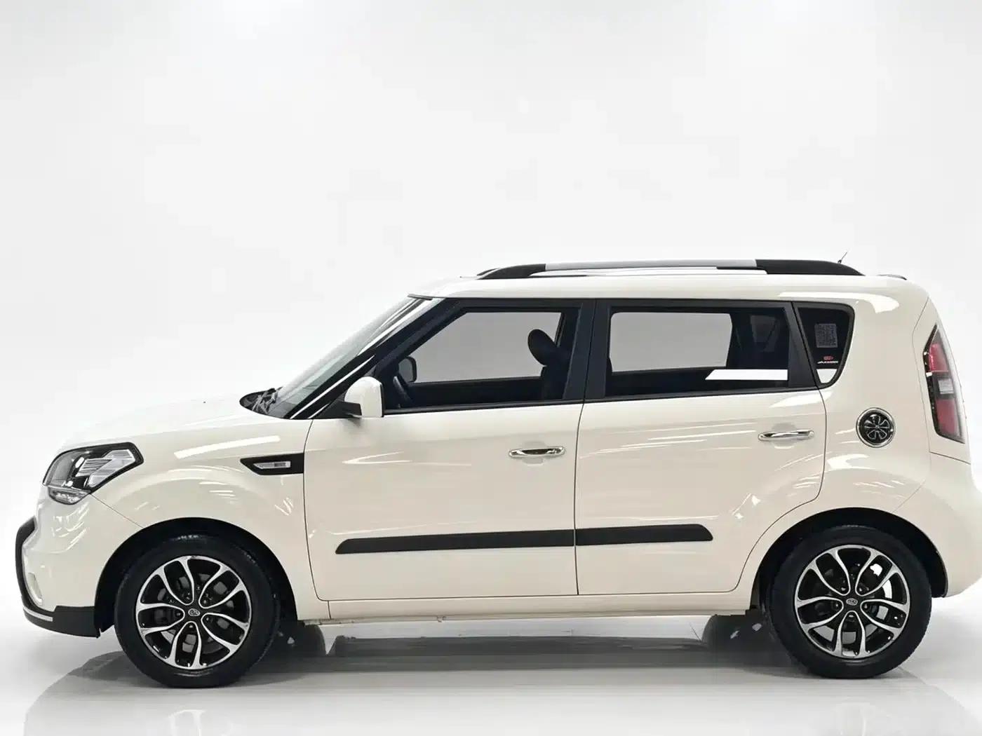 2010 Volkswagen Soul 1.6L AT GLS — миниатюра 4