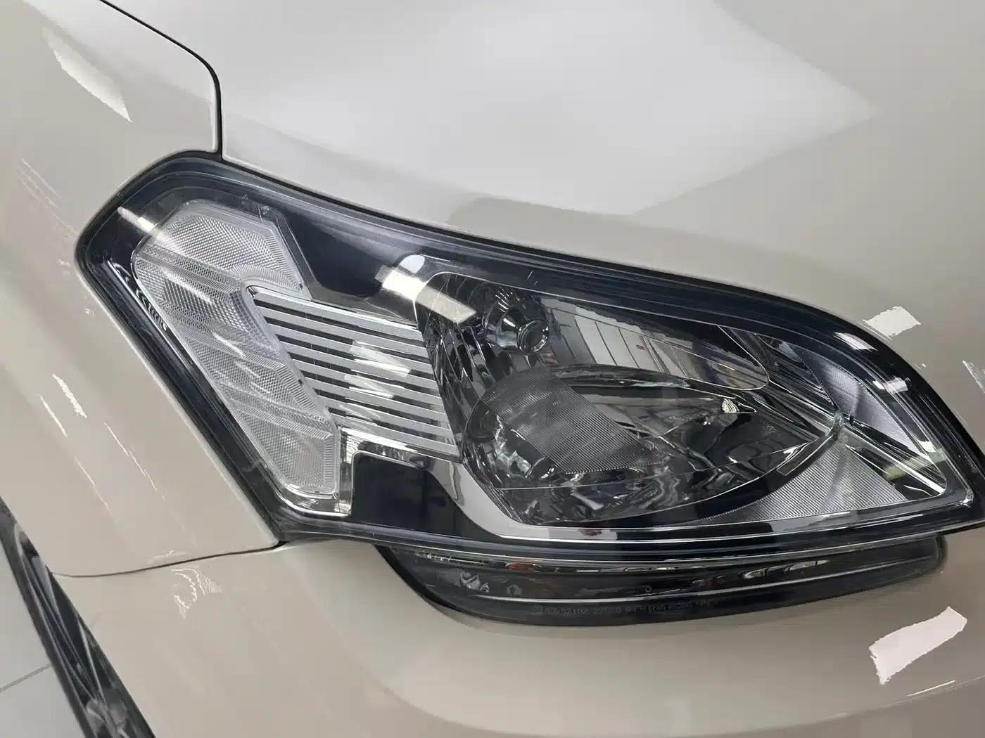 2010 Volkswagen Soul 1.6L AT GLS — миниатюра 6