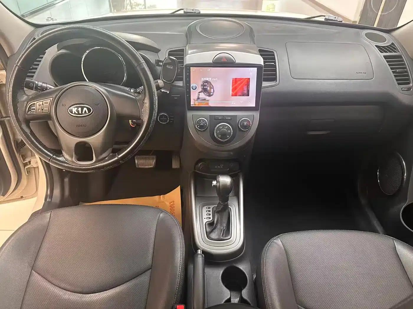 2010 Volkswagen Soul 1.6L AT GLS — миниатюра 10