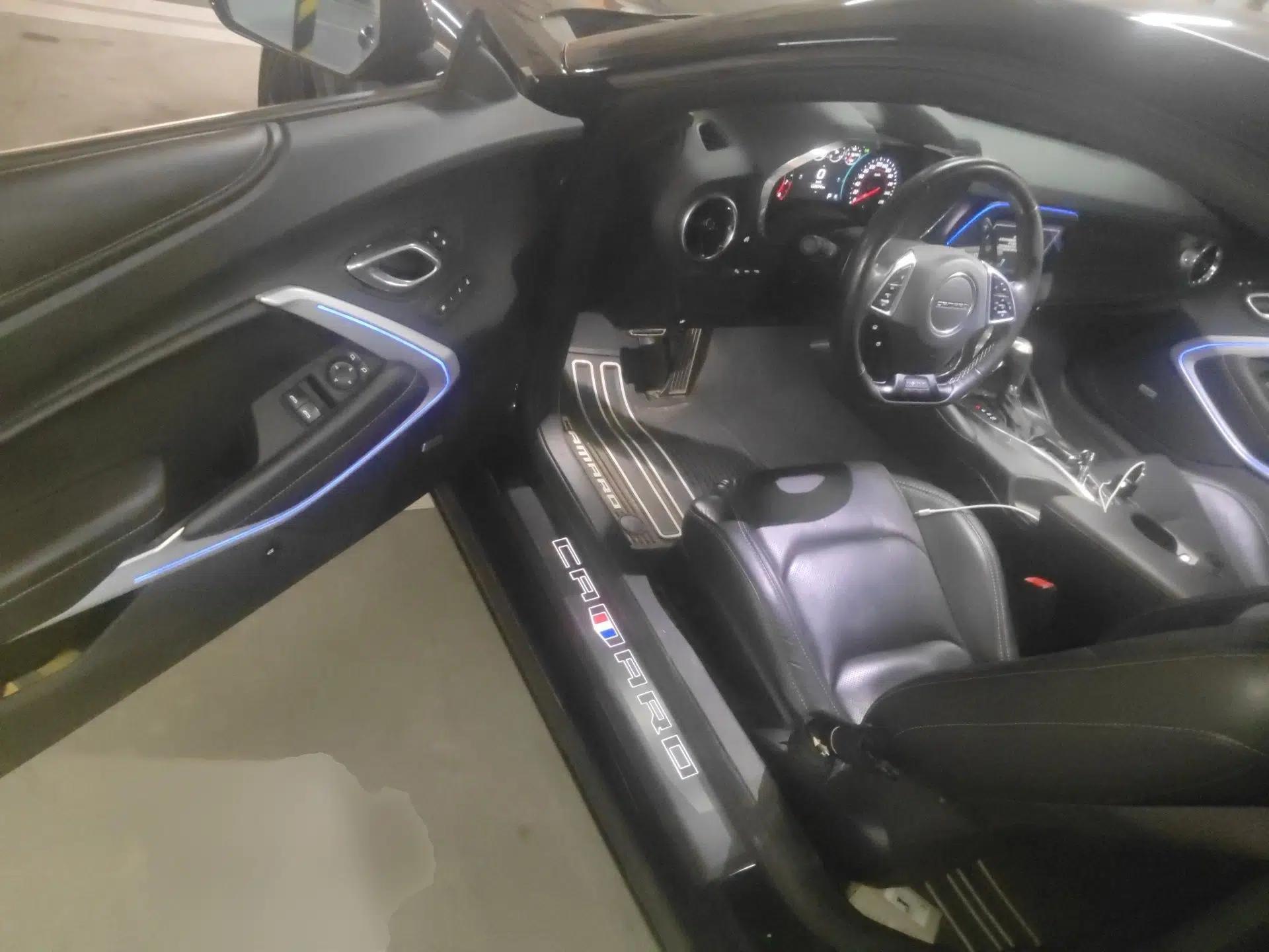 Chevrolet Camaro 2017 2.0T RS — миниатюра 17