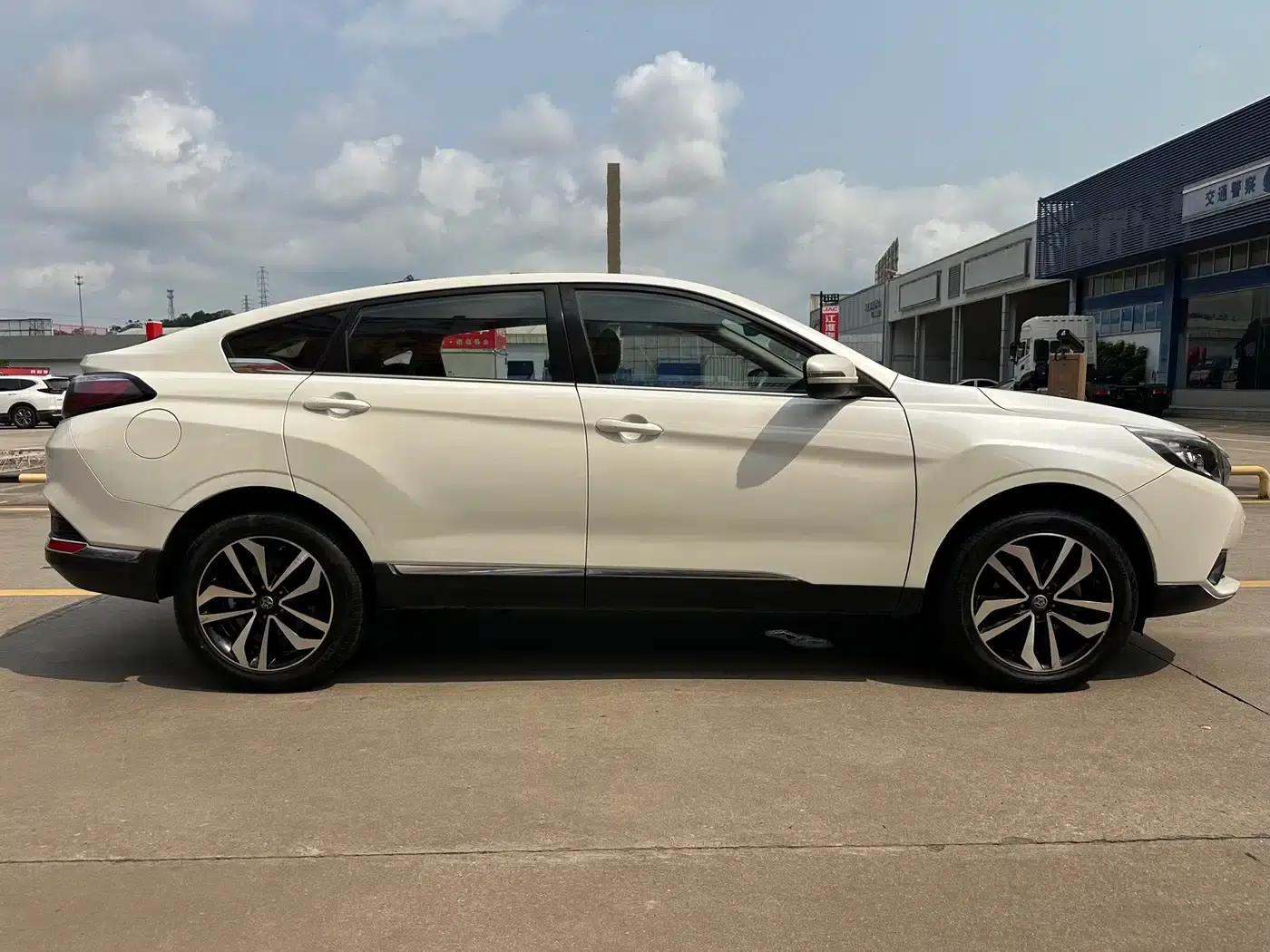 Venucia T90 2018 2.0L CVT Smart Fashion Edition (National V Emission Standard) — миниатюра 11