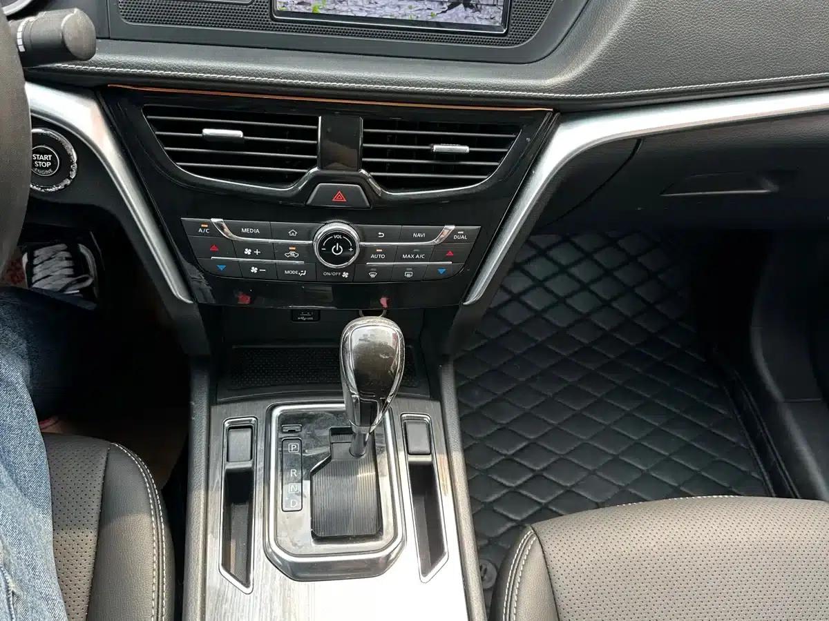 Venucia T90 2018 2.0L CVT Smart Fashion Edition (National V Emission Standard) — миниатюра 18