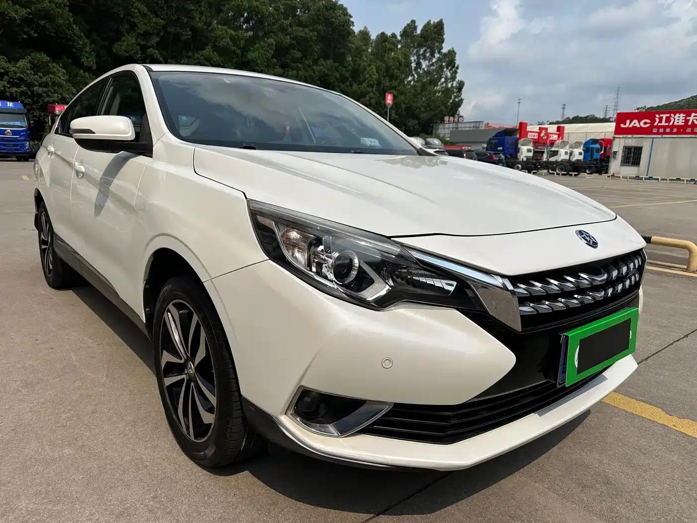 Venucia T90 2018 2.0L CVT Smart Fashion Edition (National V Emission Standard) — миниатюра 3