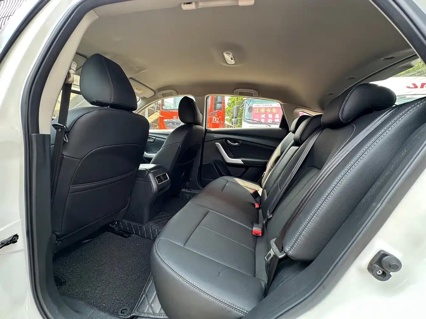 Venucia T90 2018 2.0L CVT Smart Fashion Edition (National V Emission Standard) — миниатюра 6