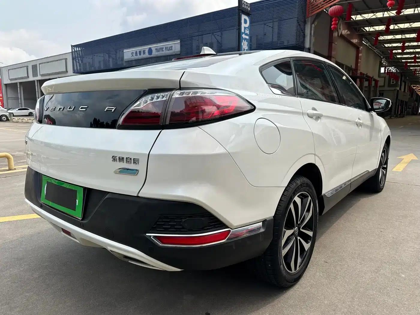 Venucia T90 2018 2.0L CVT Smart Fashion Edition (National V Emission Standard) — миниатюра 7