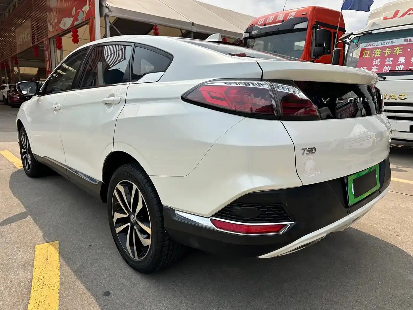Venucia T90 2018 2.0L CVT Smart Fashion Edition (National V Emission Standard) — миниатюра 9