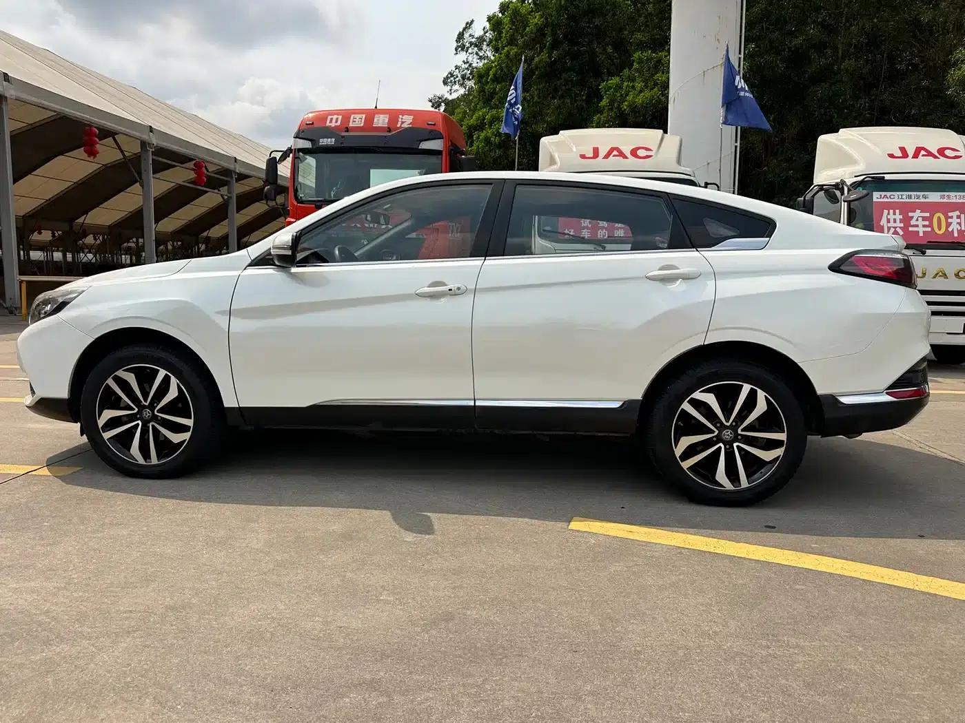 Venucia T90 2018 2.0L CVT Smart Fashion Edition (National V Emission Standard) — миниатюра 10