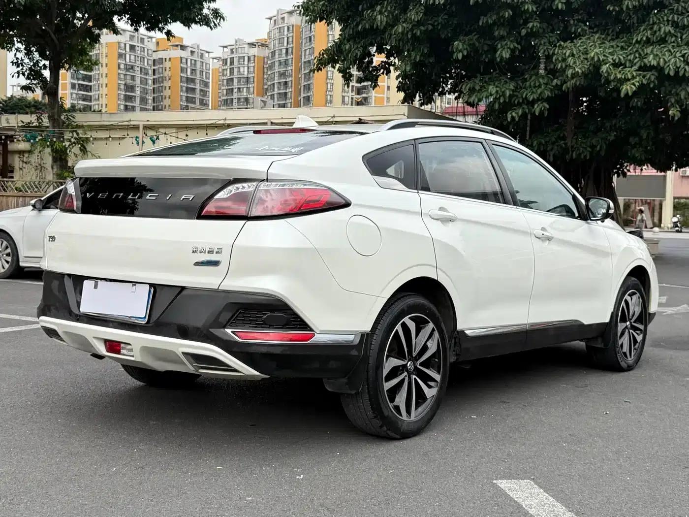 Venucia T90 2018 2.0L CVT Smart Fashion Edition (National V Emission Standard) — миниатюра 8