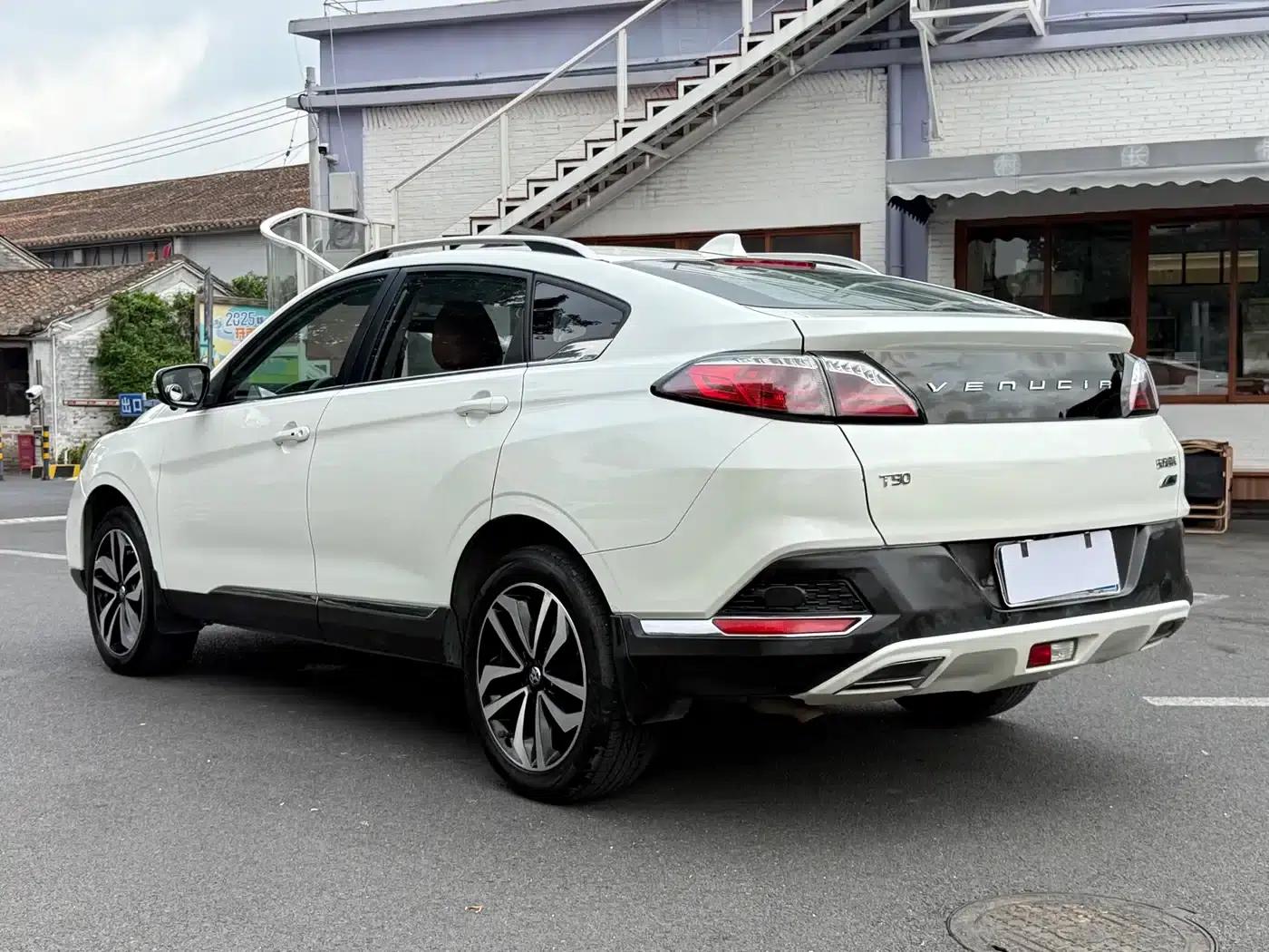 Venucia T90 2018 2.0L CVT Smart Fashion Edition (National V Emission Standard) — миниатюра 9