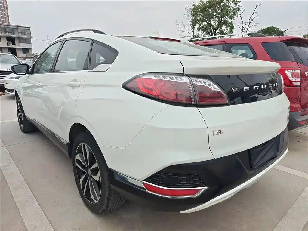 Venucia T90 2017 2.0L CVT Smart Edition — миниатюра 5