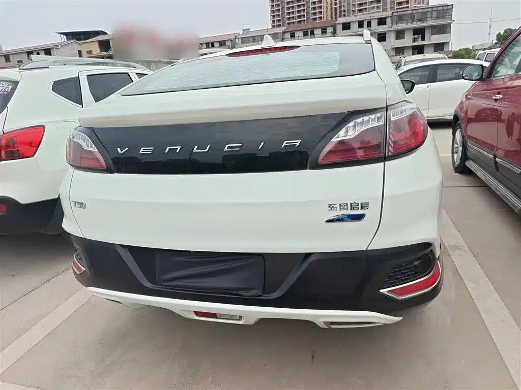 Venucia T90 2017 2.0L CVT Smart Edition — миниатюра 6