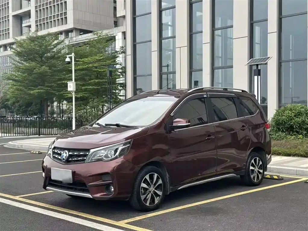 Venucia M50V 2017 1.6L XL CVT Deluxe Edition — миниатюра 1