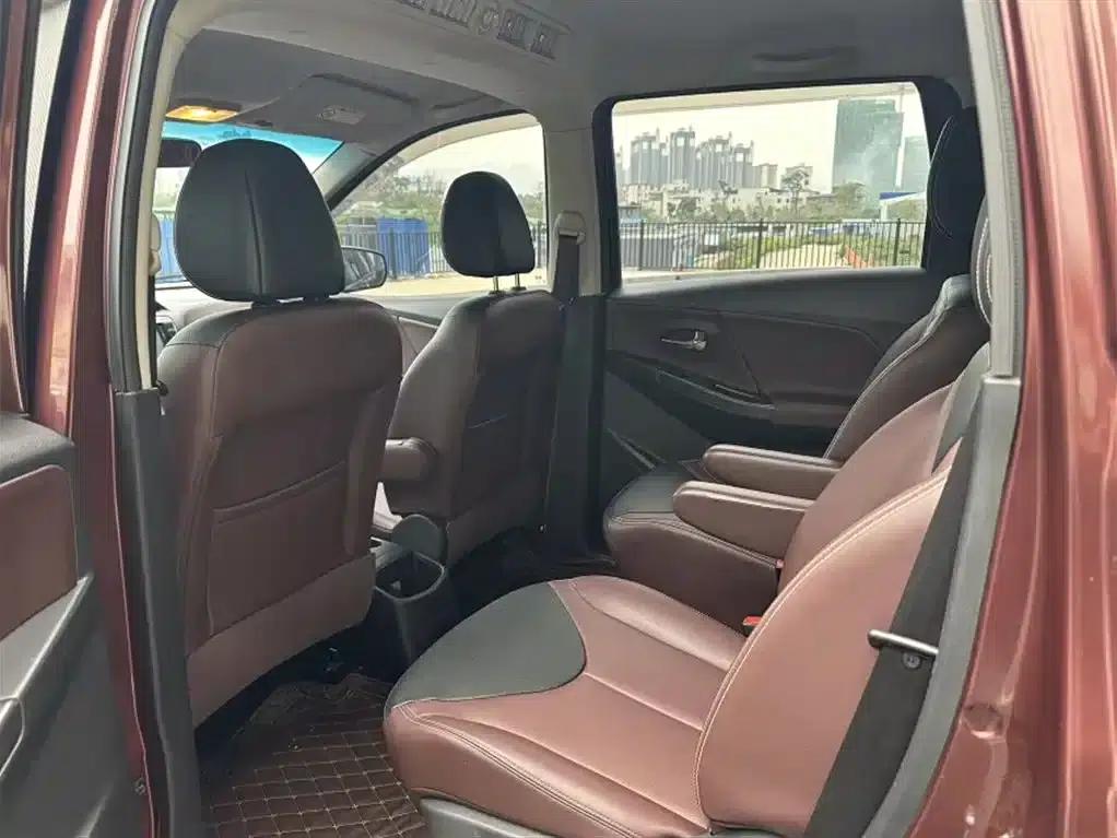 Venucia M50V 2017 1.6L XL CVT Deluxe Edition — миниатюра 14