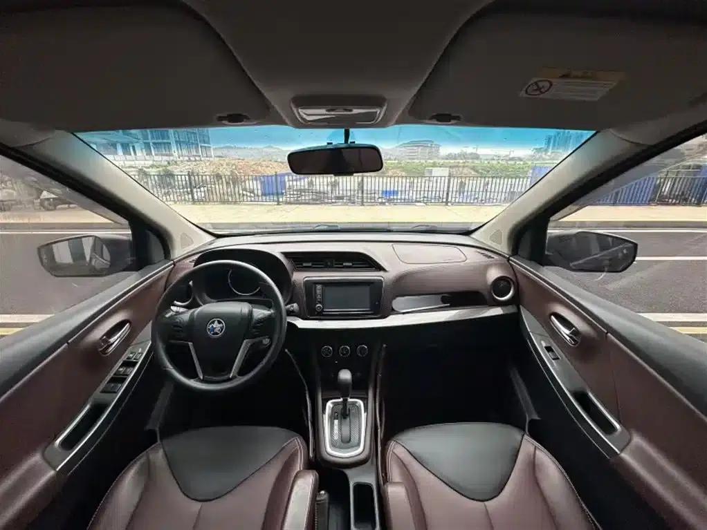 Venucia M50V 2017 1.6L XL CVT Deluxe Edition — миниатюра 15