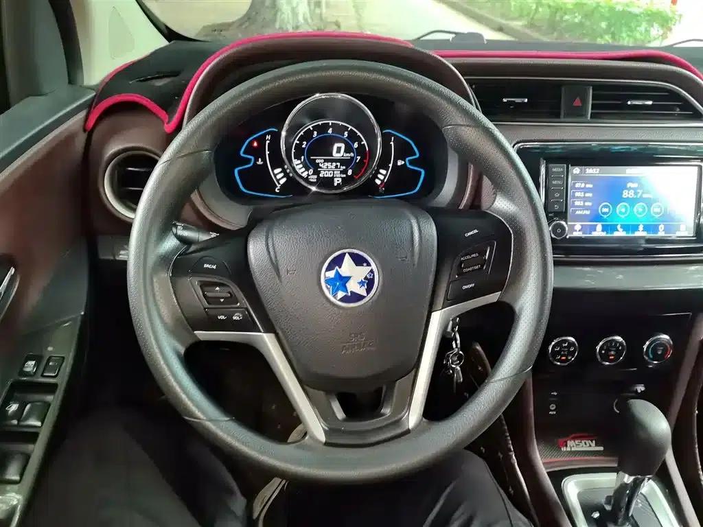 Venucia M50V 2017 1.6L XL CVT Deluxe Edition — миниатюра 3