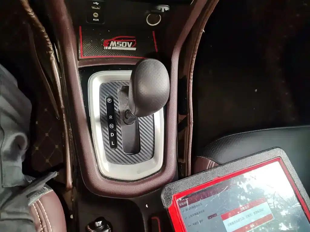Venucia M50V 2017 1.6L XL CVT Deluxe Edition — миниатюра 7