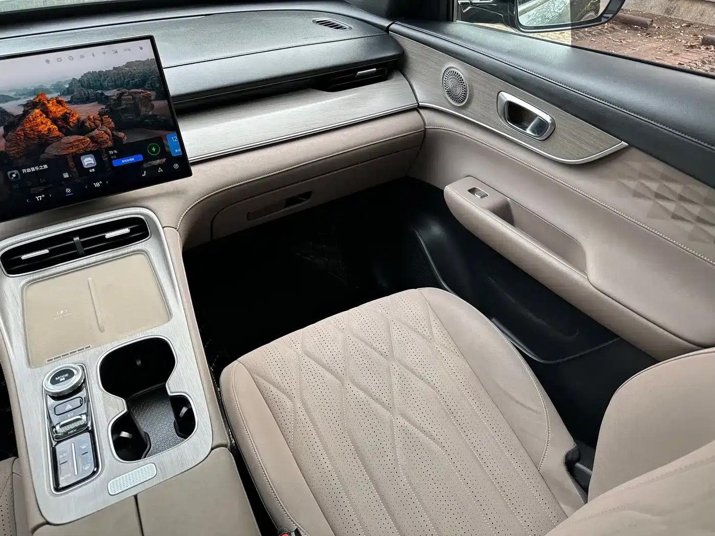 Fengyun T8 2025 1.5T 130km Premium Edition 5-seater — миниатюра 33
