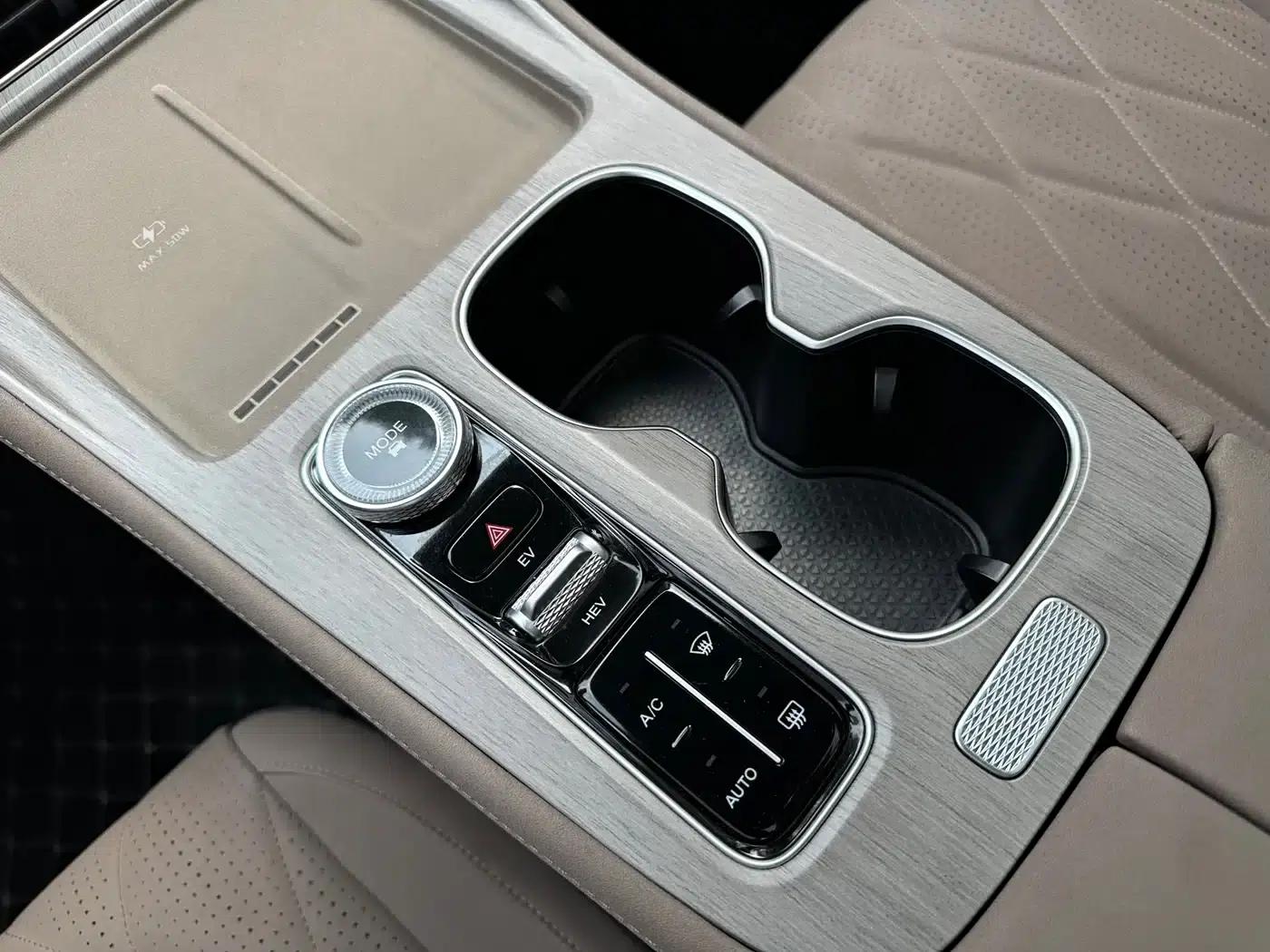 Fengyun T8 2025 1.5T 130km Premium Edition 5-seater — миниатюра 35