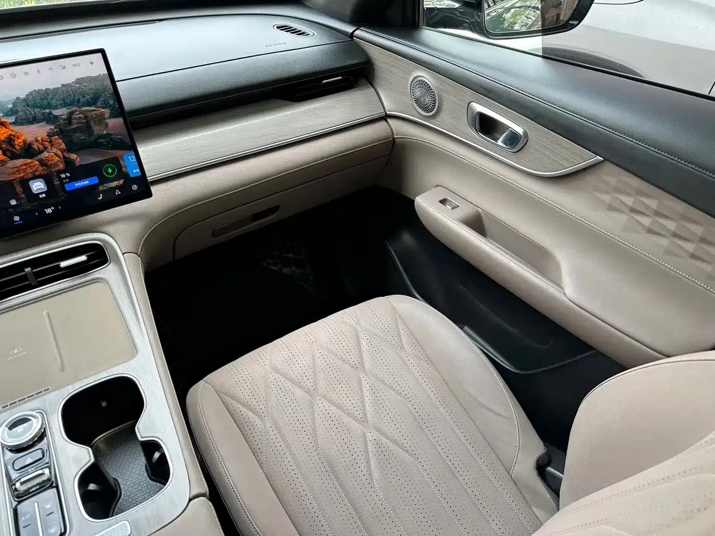 Fengyun T8 2025 1.5T 130km Premium Edition 5-seater — миниатюра 36