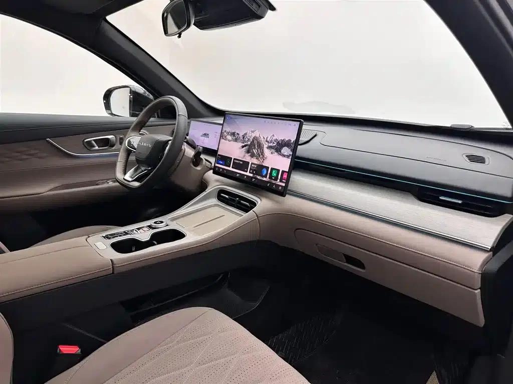 Fengyun T8 2025 1.5T 130km Premium Edition 5-seater — миниатюра 11