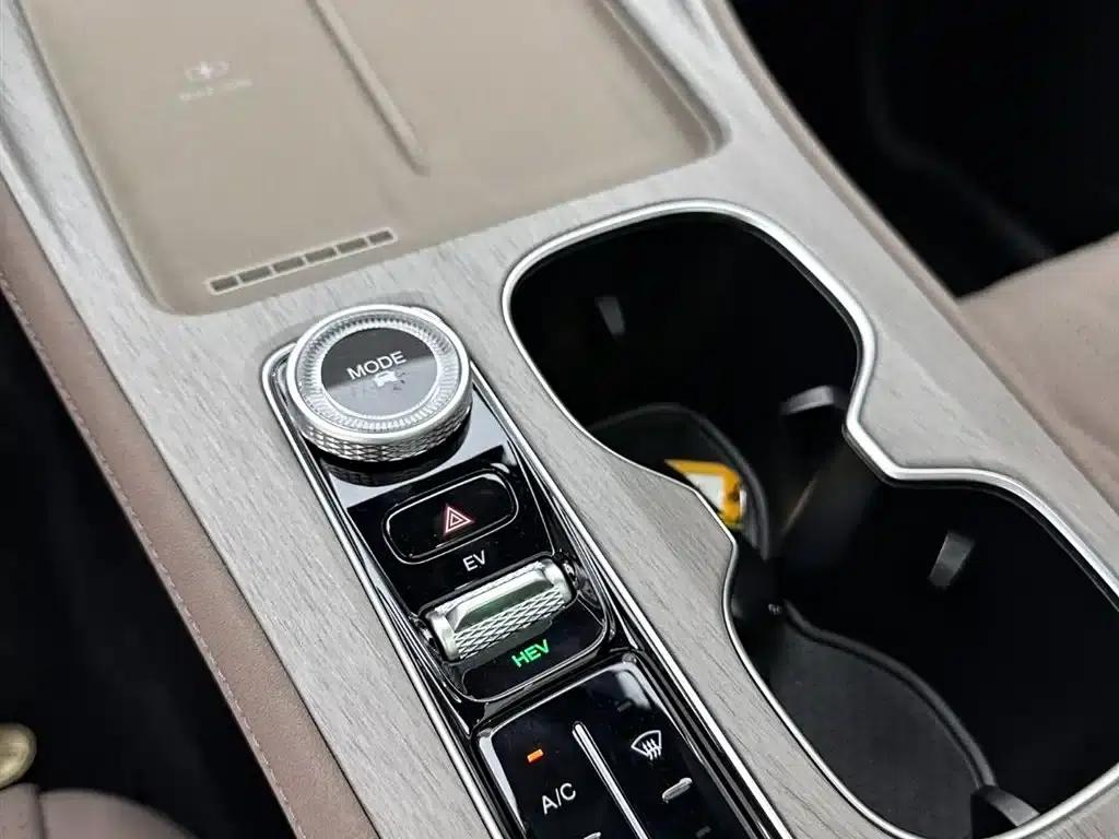 Fengyun T8 2025 1.5T 130km Premium Edition 5-seater — миниатюра 16