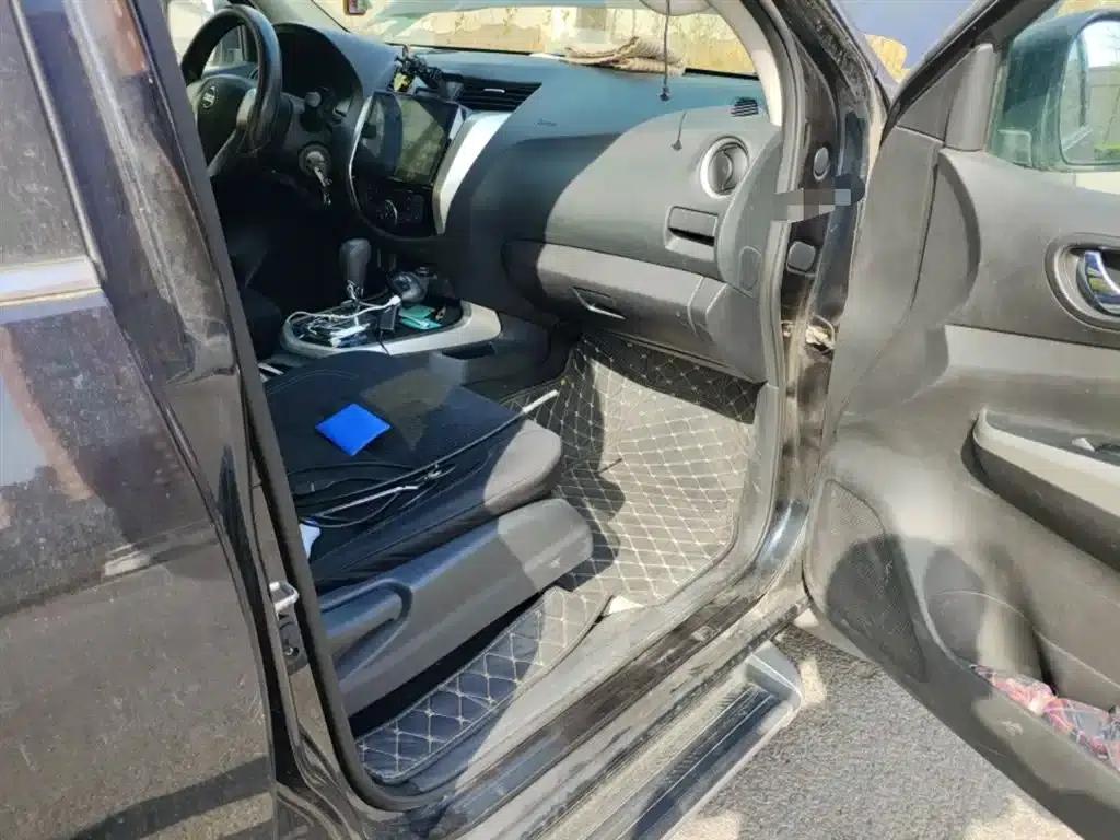 2017 Navara 2.5L Automatic 2WD Luxury Edition QR25 — миниатюра 20
