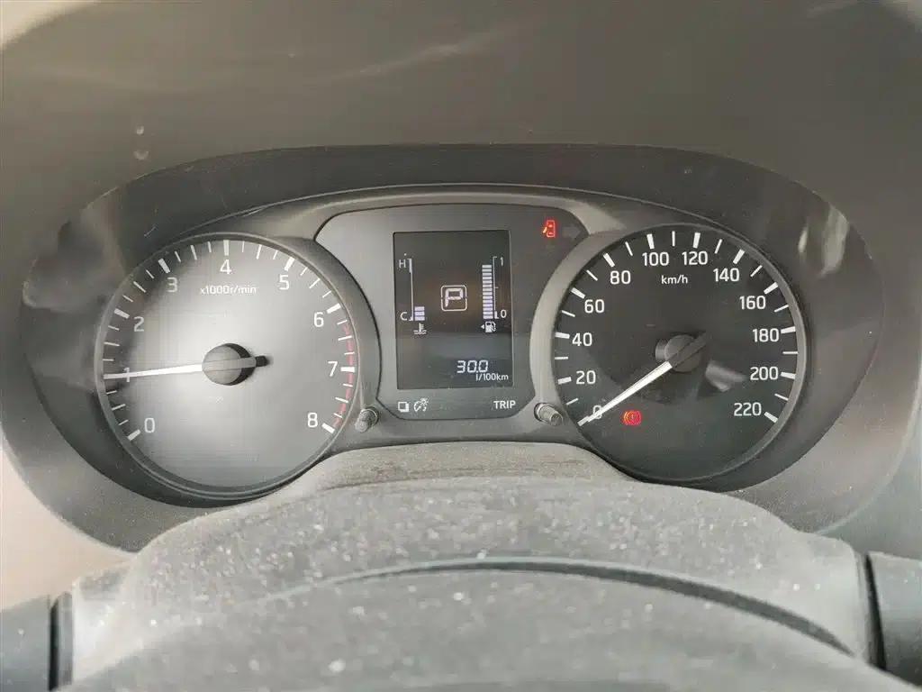 2017 Navara 2.5L Automatic 2WD Luxury Edition QR25 — миниатюра 4