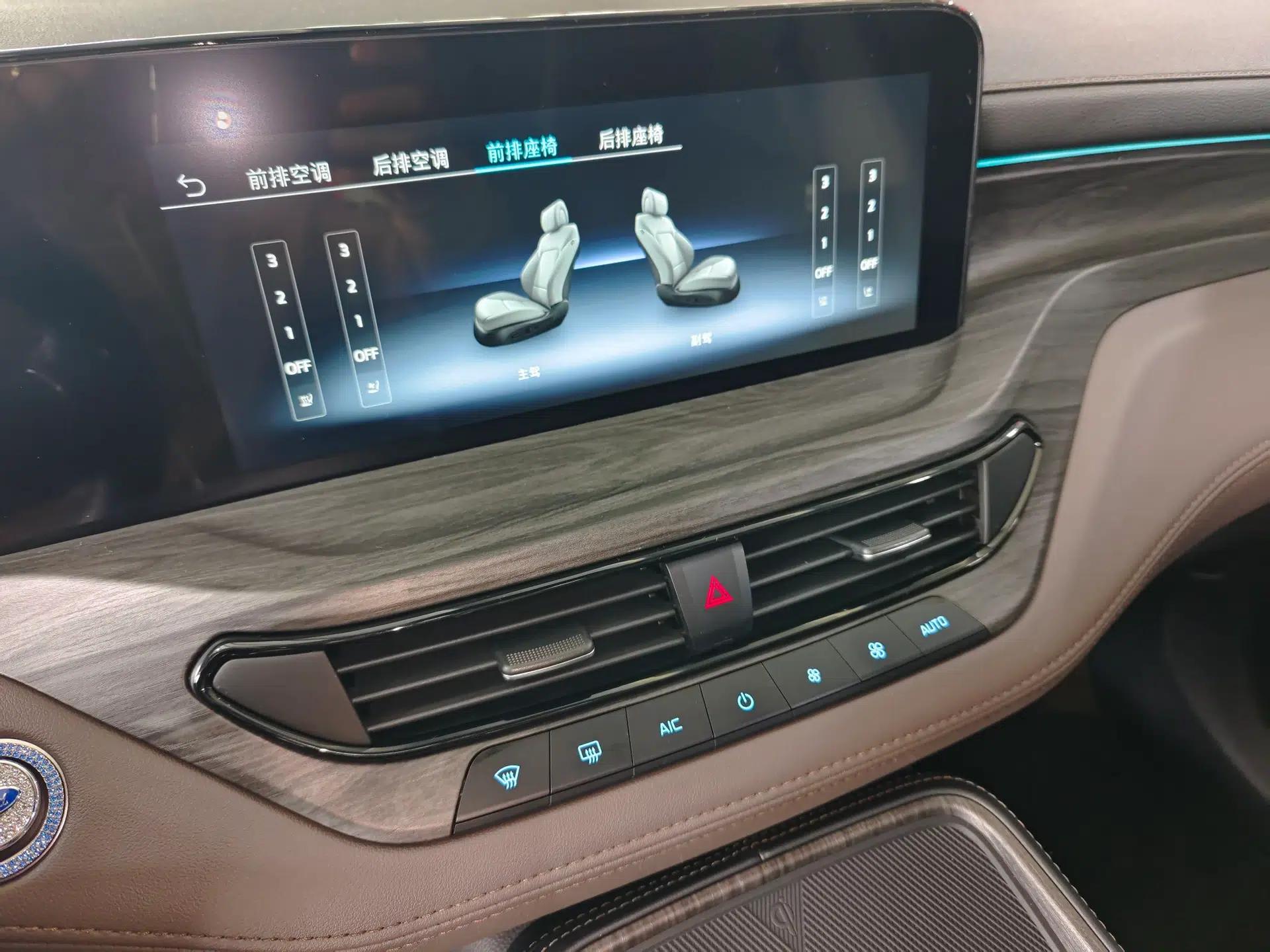 Ford Equator 2023 EcoBoost 225 Premier 7-Seater (2/3/2) — миниатюра 18