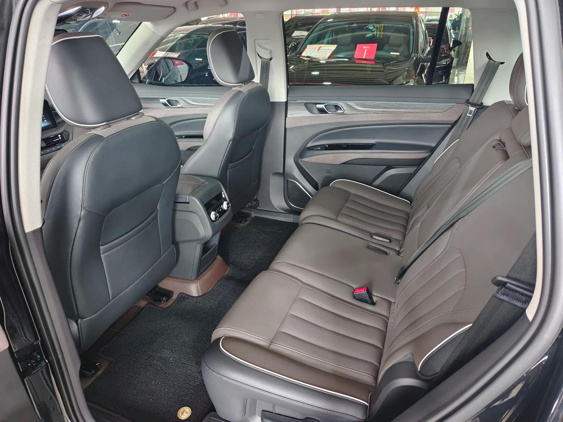 Ford Equator 2023 EcoBoost 225 Premier 7-Seater (2/3/2) — миниатюра 23