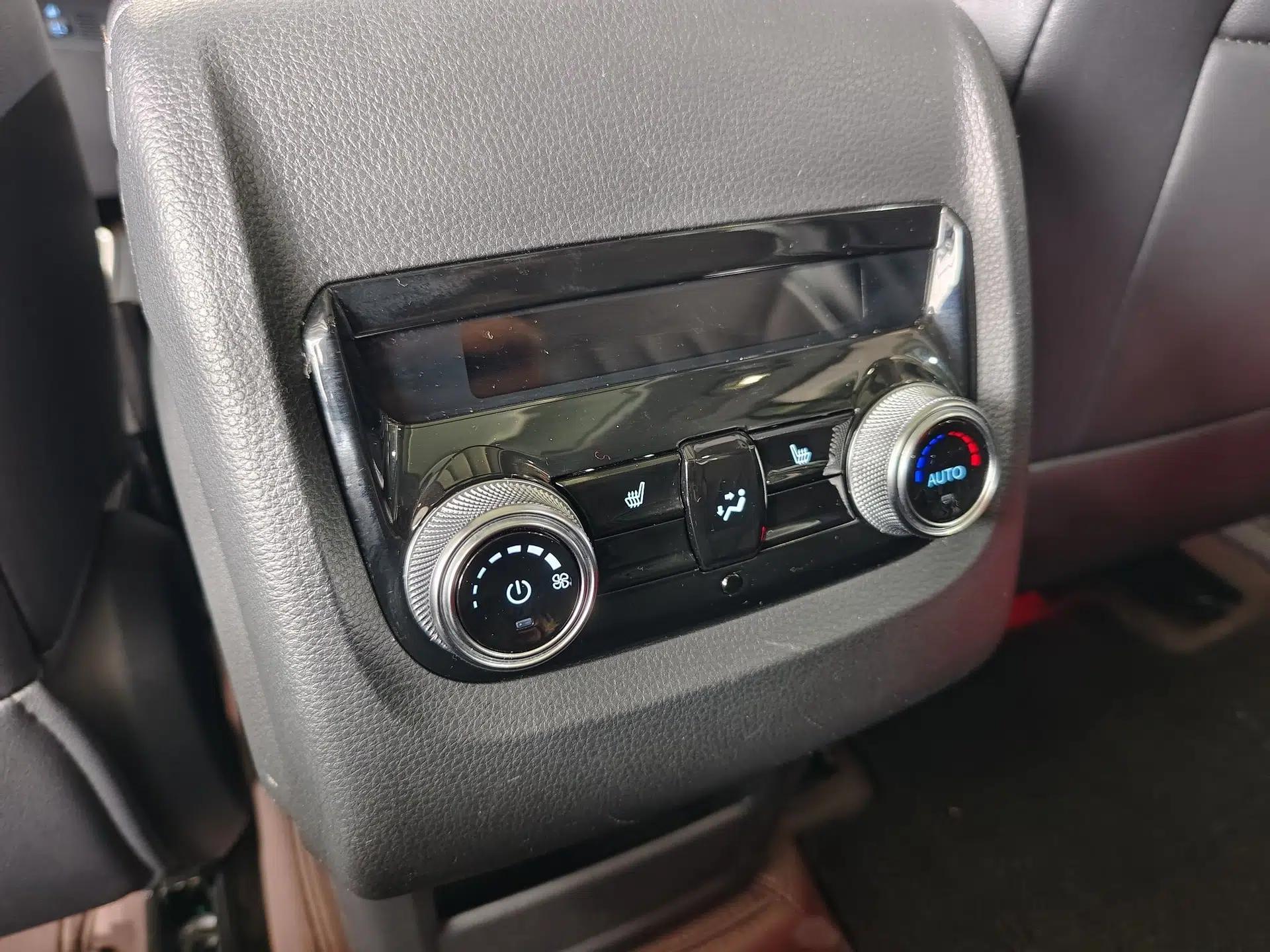 Ford Equator 2023 EcoBoost 225 Premier 7-Seater (2/3/2) — миниатюра 24
