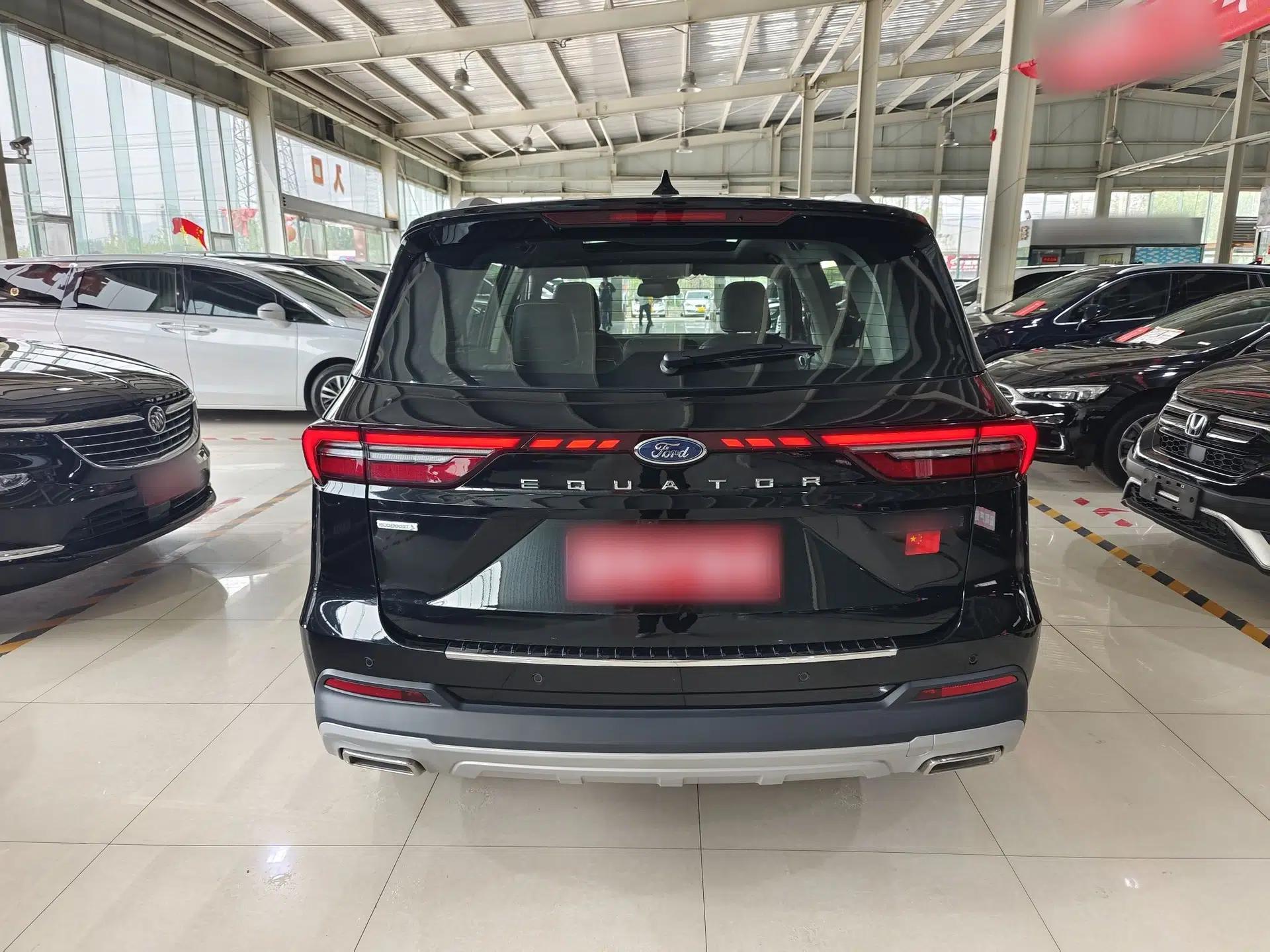 Ford Equator 2023 EcoBoost 225 Premier 7-Seater (2/3/2) — миниатюра 7
