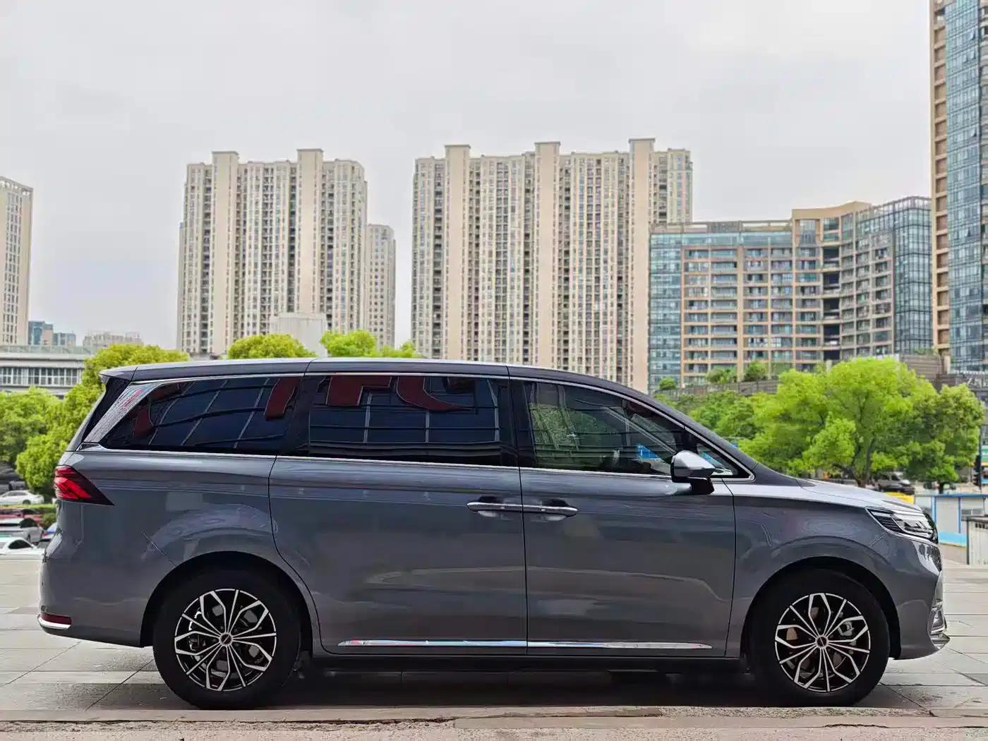 Roewe iMAX8 New Energy 2022 Gold Edition — миниатюра 19