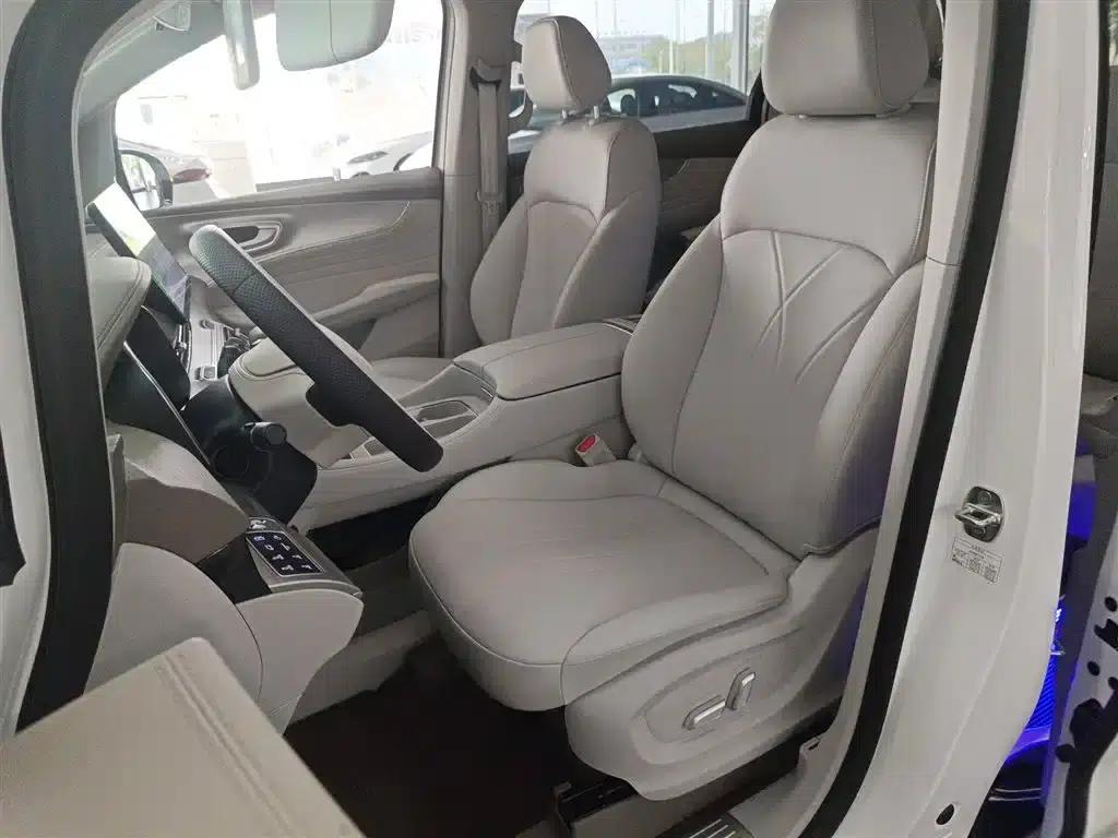 Roewe iMAX8 New Energy 2025 1.5T DMH Luxury Edition — миниатюра 15