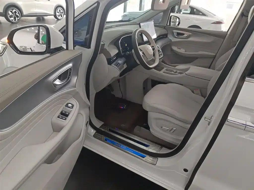 Roewe iMAX8 New Energy 2025 1.5T DMH Luxury Edition — миниатюра 16