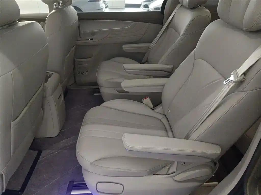 Roewe iMAX8 New Energy 2025 1.5T DMH Luxury Edition — миниатюра 17