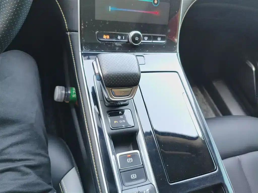 Roewe i6 MAX 2020 300TGI Automatic Cool Panoramic Sunroof Edition — миниатюра 14