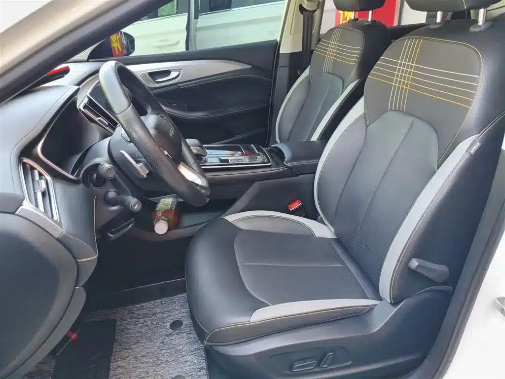Roewe i6 MAX 2020 300TGI Automatic Cool Panoramic Sunroof Edition — миниатюра 15