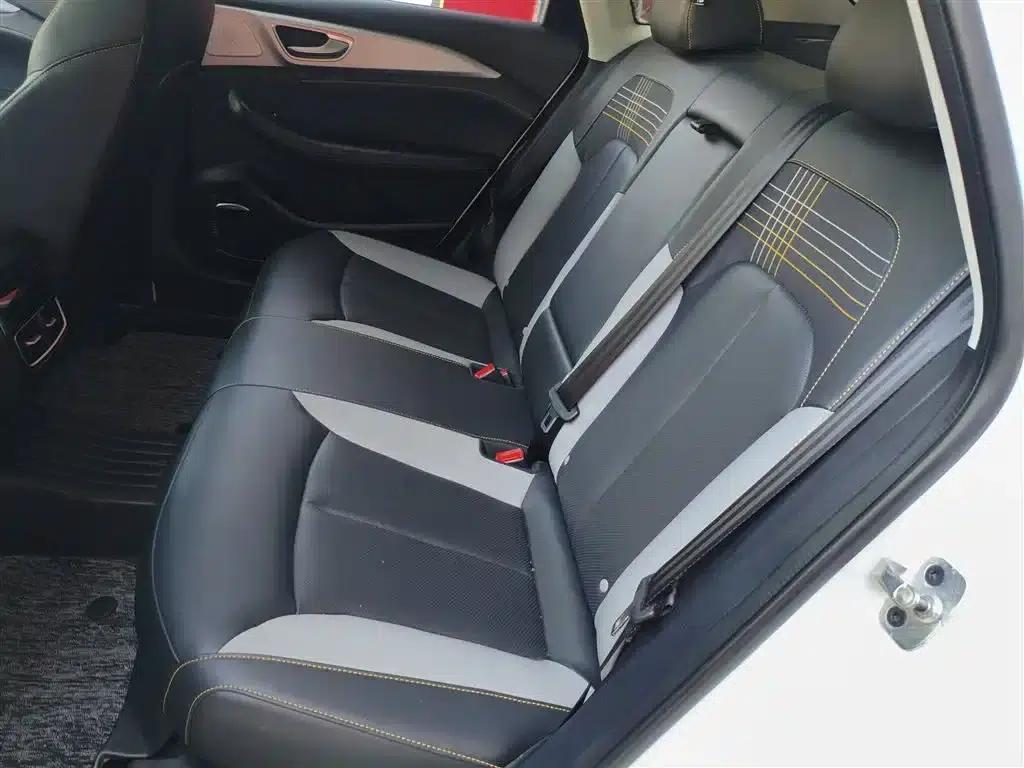 Roewe i6 MAX 2020 300TGI Automatic Cool Panoramic Sunroof Edition — миниатюра 17