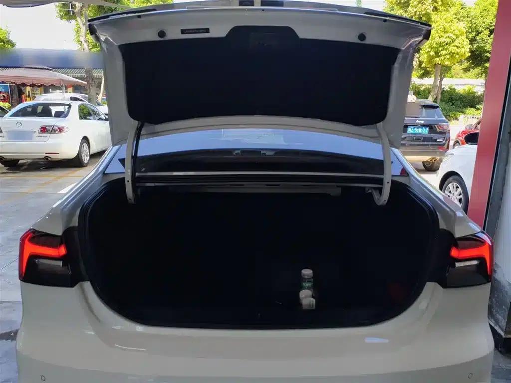 Roewe i6 MAX 2020 300TGI Automatic Cool Panoramic Sunroof Edition — миниатюра 19