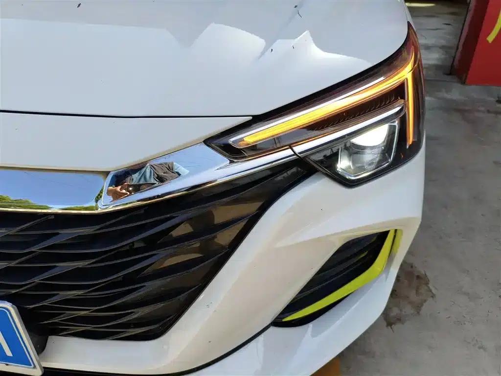 Roewe i6 MAX 2020 300TGI Automatic Cool Panoramic Sunroof Edition — миниатюра 24